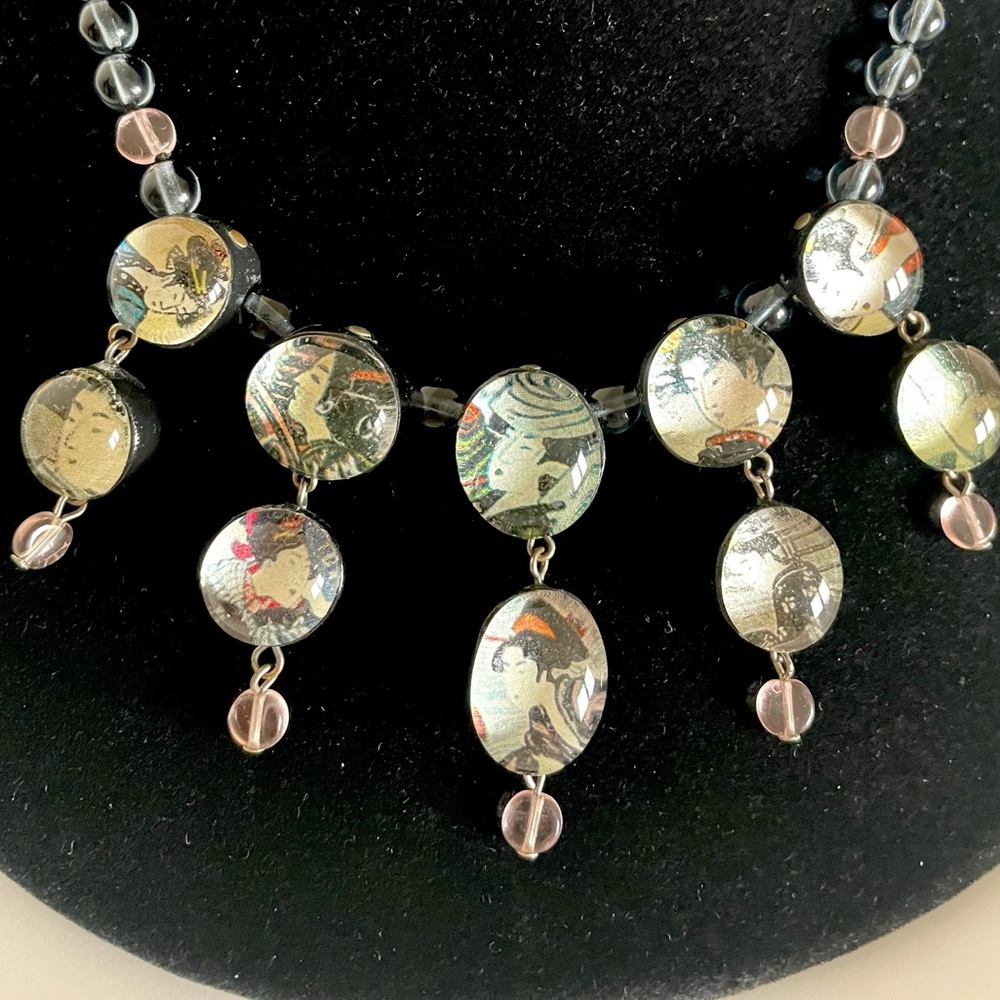 Geisha art bubble necklace